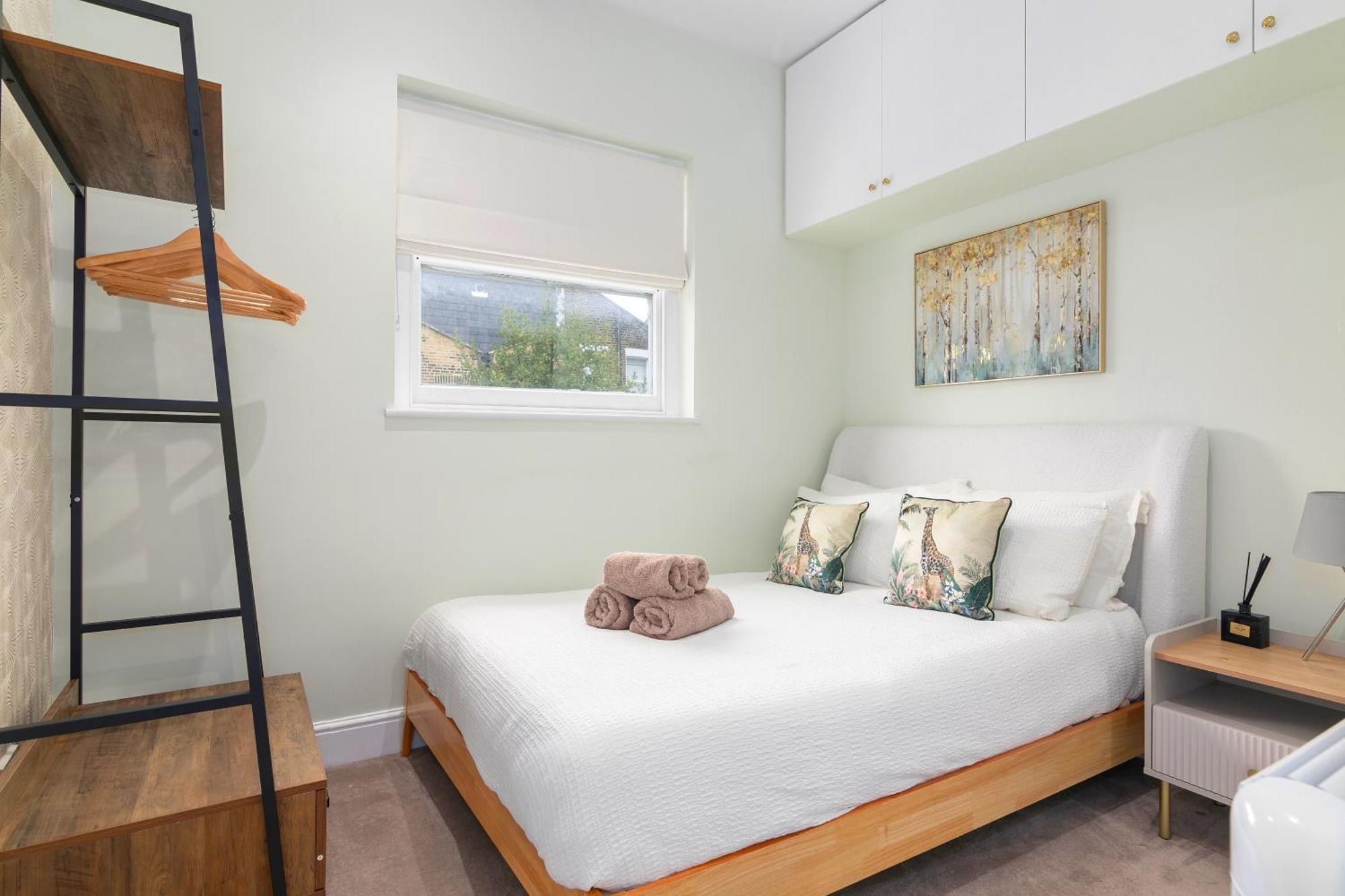 Апартаменты Cosy Flat 5 Min From Holland Park Station! Лондон Экстерьер фото