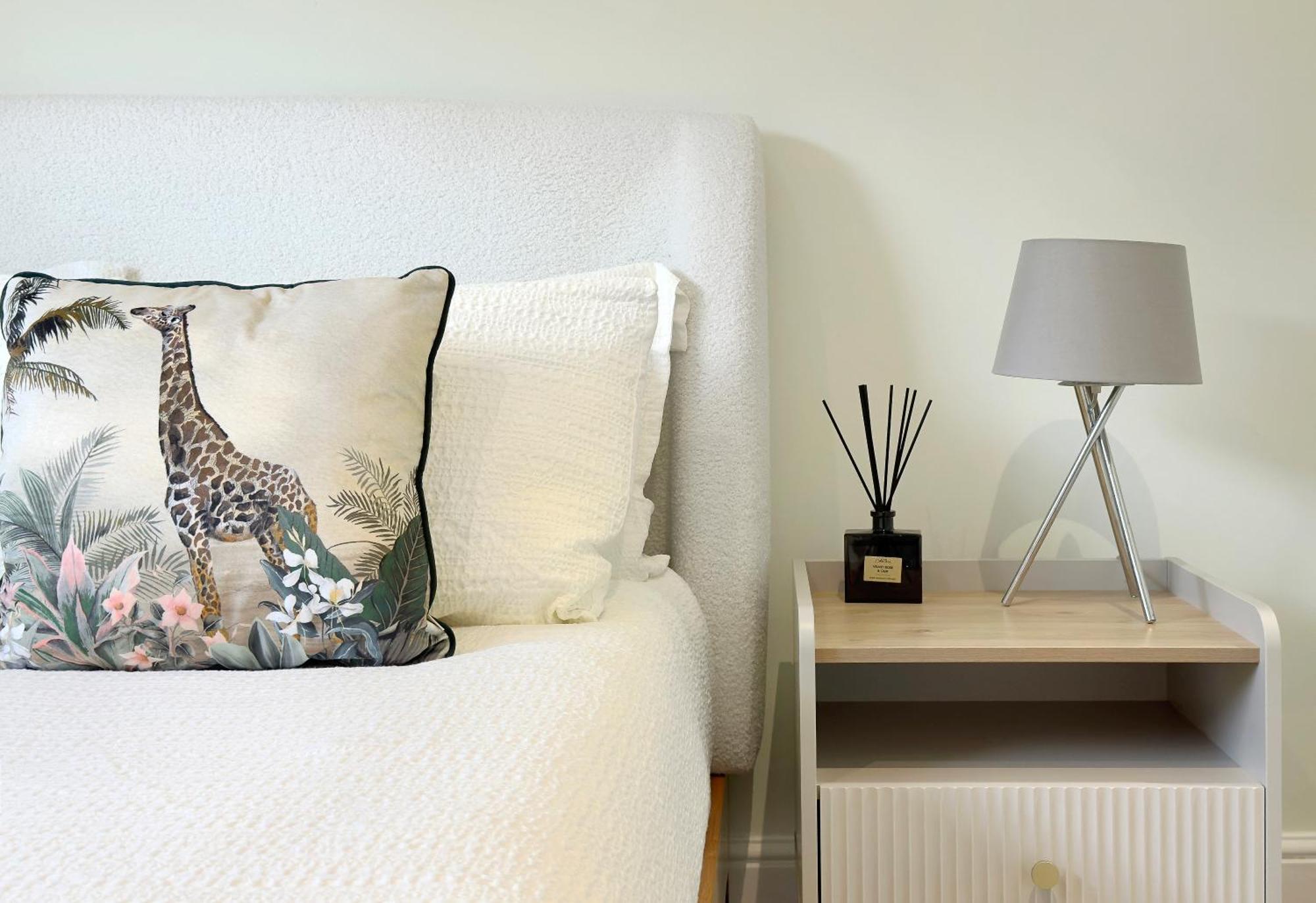 Апартаменты Cosy Flat 5 Min From Holland Park Station! Лондон Экстерьер фото